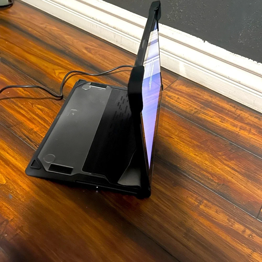 Brand NEW,Brand new case, TOUCHSCREEN, is a 2-1 Laptop/Tablet.OPEN TO OFFERS